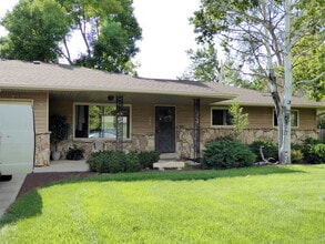 Building Photo - 813 Sherry Dr