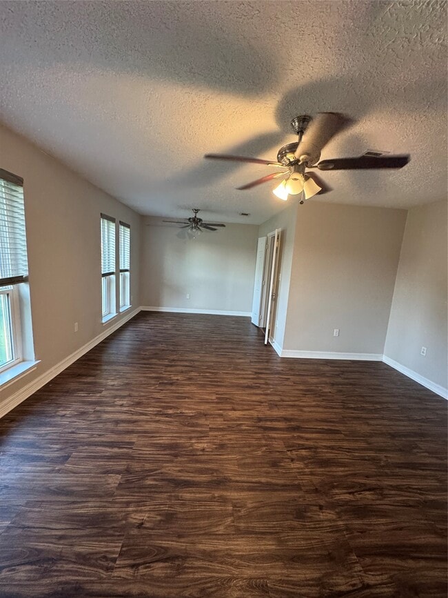 Building Photo - 16510 Oxnard Ln