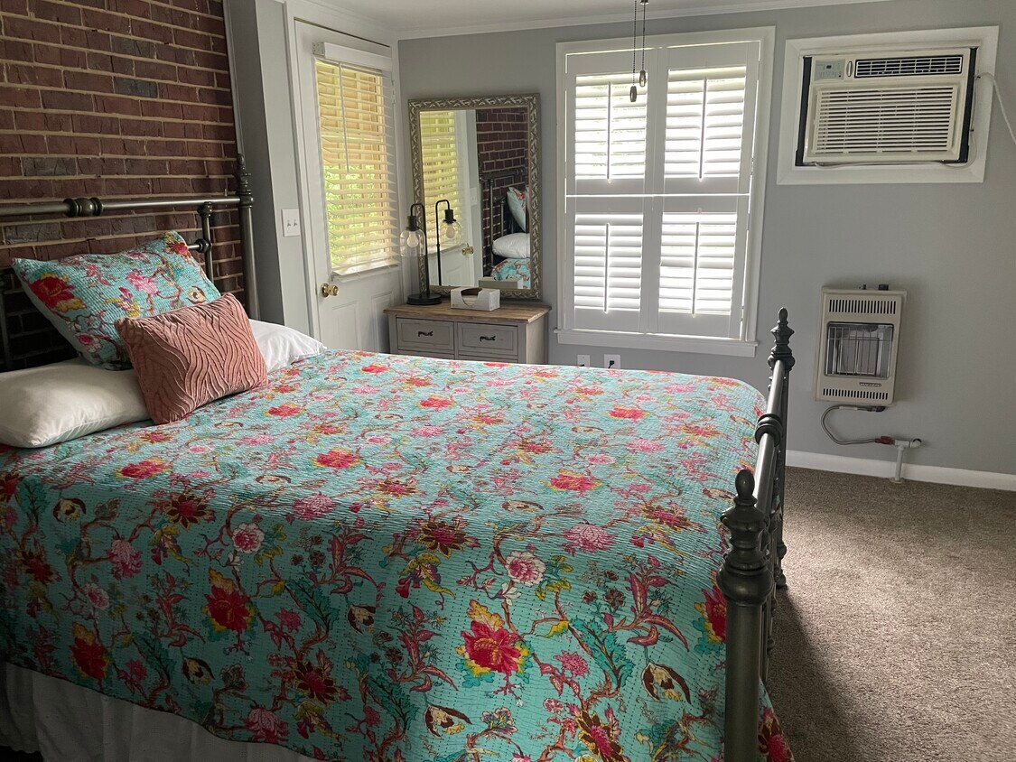 Foto principal - 328 Coldwater Creek Rd