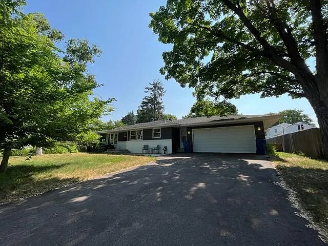 Foto principal - 10941 Chowen Ave S