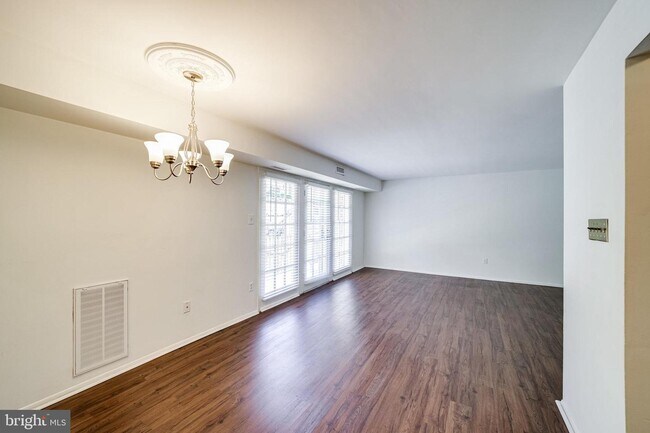 Foto del edificio - 12709 Gordon Blvd