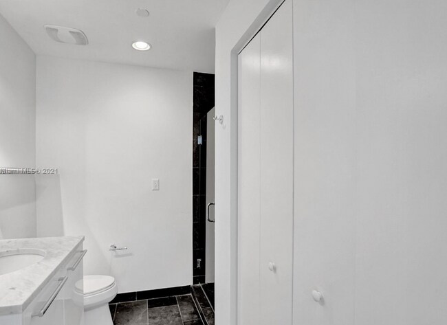 Building Photo - 900 Biscayne