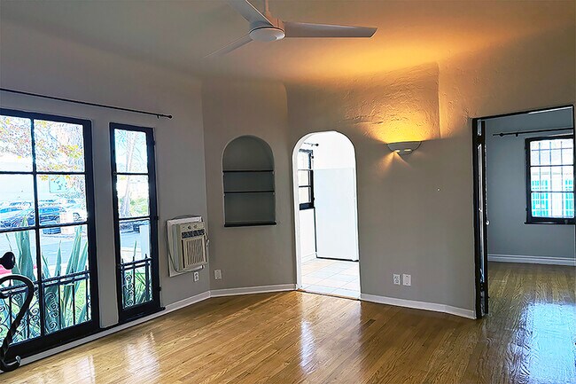 Foto del edificio - 632 N Sycamore Ave