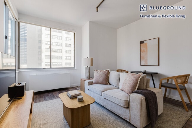 Building Photo - 556 3rd Ave