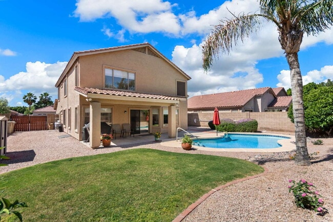 Foto del edificio - 4 bed 3 bath Single Family Home with Pool ...