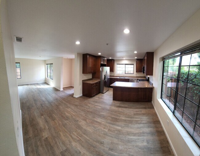 Building Photo - LOCATION-CLOSE PROXIMITY TO POLY CAMPUS