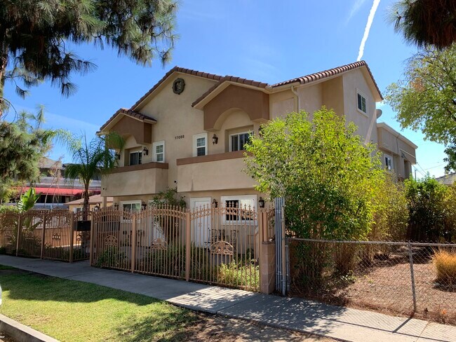 Foto del edificio - 17088 Chatsworth St