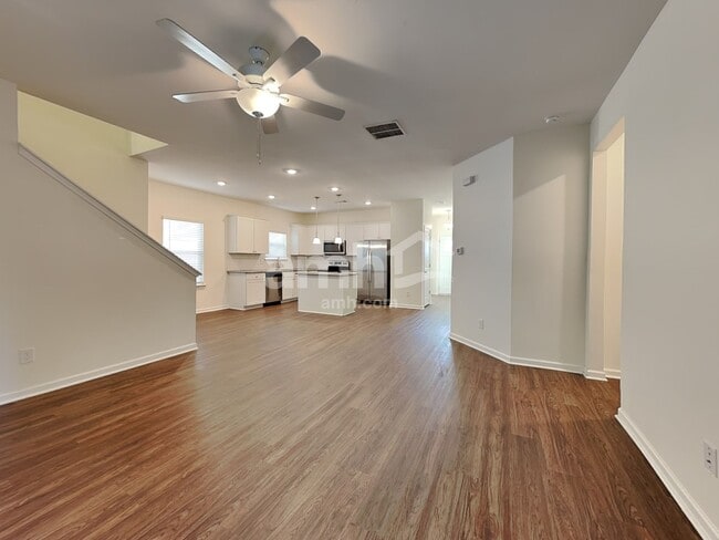 Building Photo - 307 Camp dr