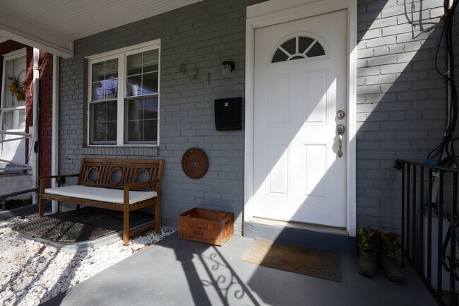 Photo - Fresh and Stylish House