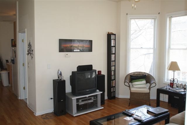 Building Photo - 3125 N Paulina St