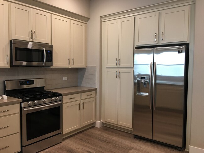 Kitchen - 1000 Berryessa Ln
