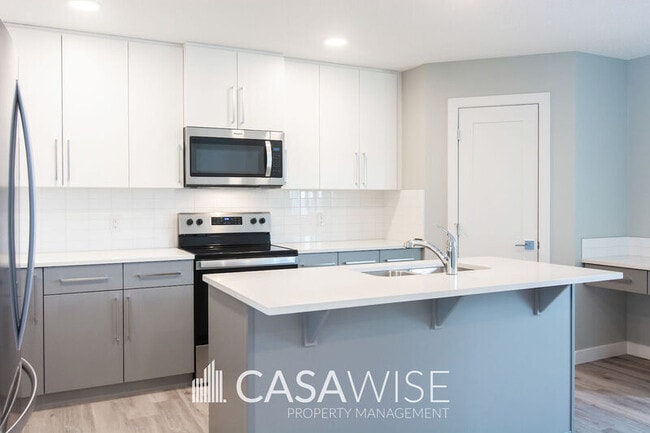 Building Photo - 6469-177A 177A Ave