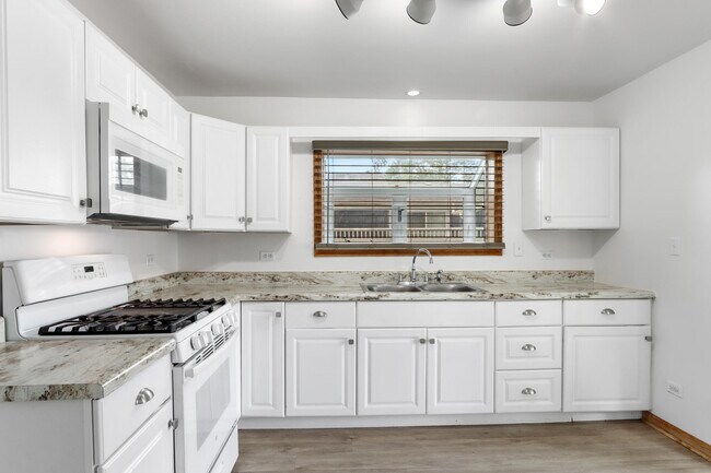 Foto del edificio - 124 Phillips Ave