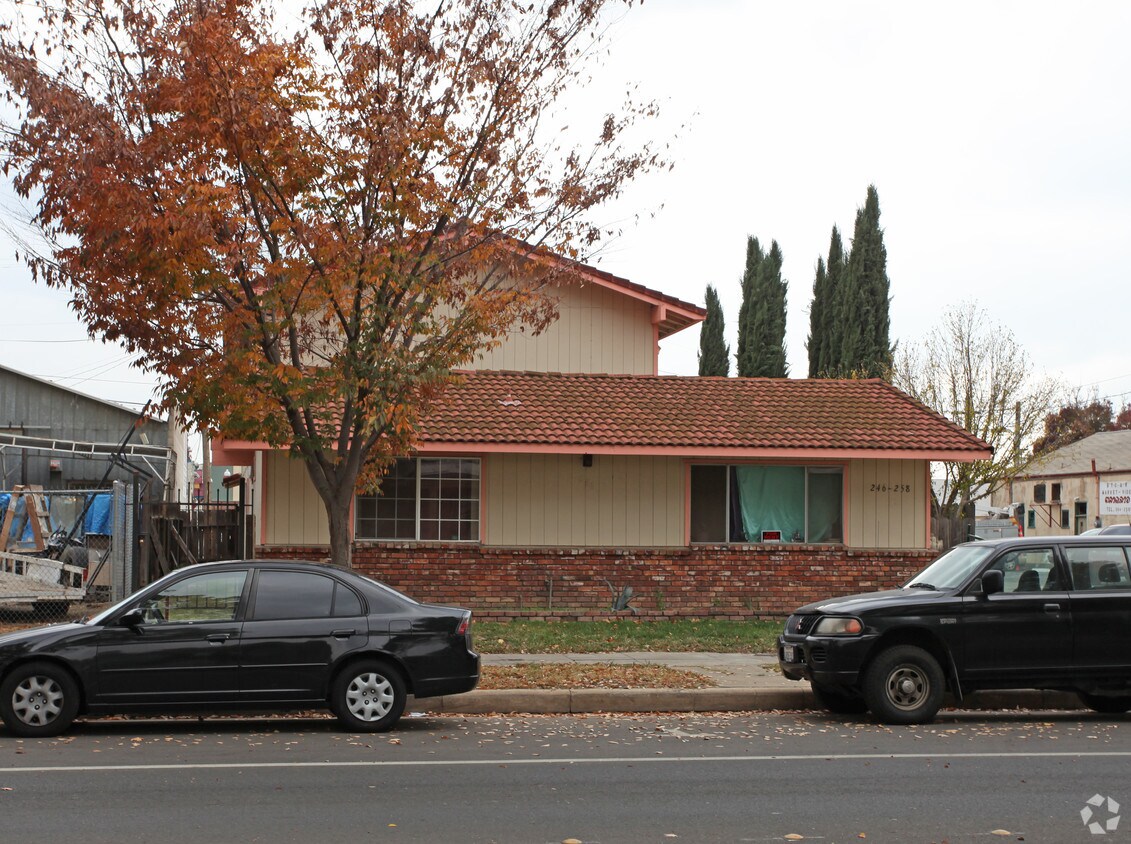 Building Photo - 246 W 18th St