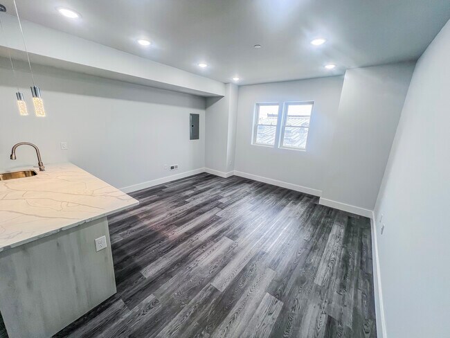 Building Photo - 1013 W Nevada St