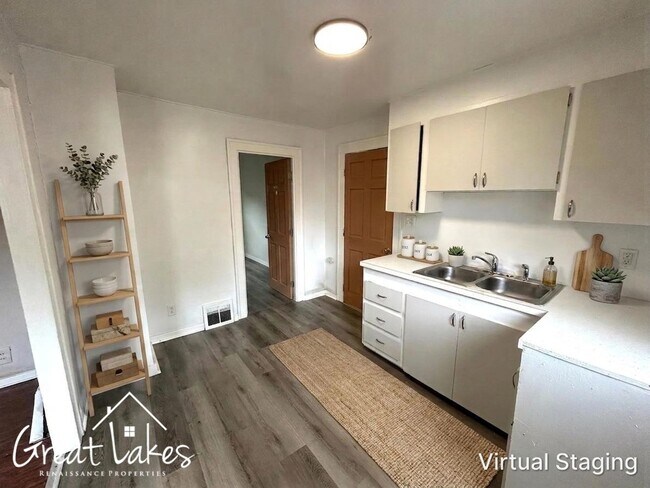 Foto del edificio - Charming 2 Bedroom 1 Bathroom now available for rent