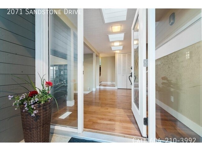 Photo du bâtiment - Executive Home with View
