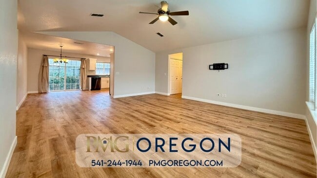 Foto del edificio - 608 SE Liberty Dr