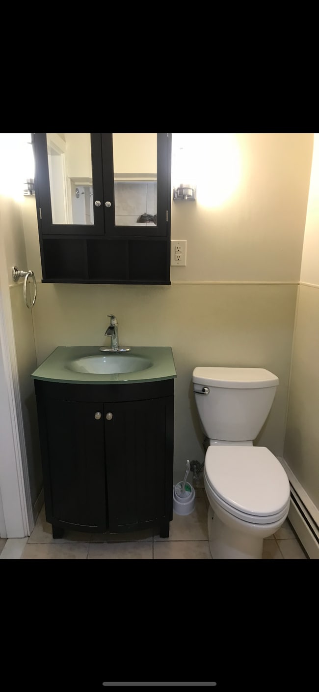 Bathroom - 36 Summer St