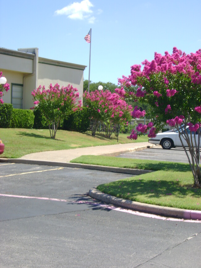 Building Photo - 5901 Calloway Dr S