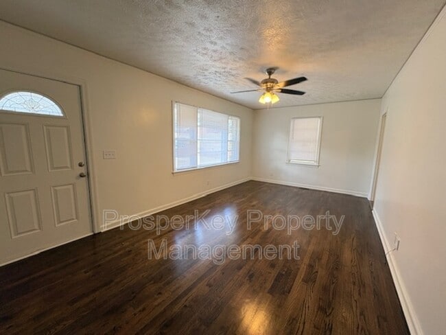 Foto del edificio - 5802 Catalina Dr