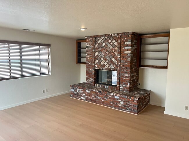 Foto del edificio - Grand Ave Barakat