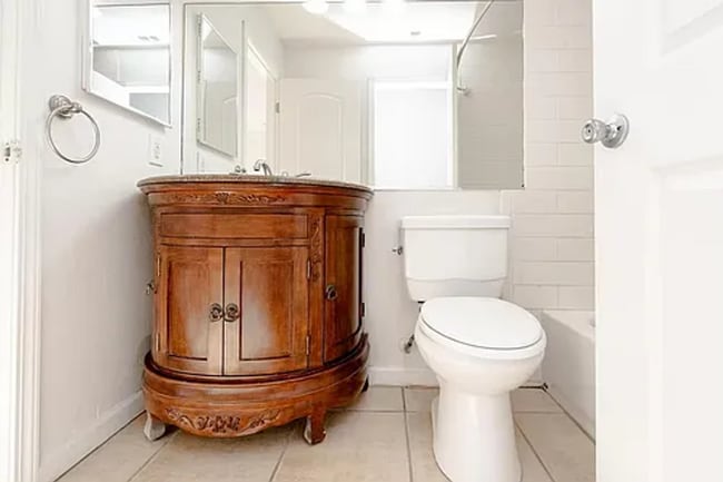 Building Photo - Charming 2-Bedroom Apartment with Updated ...
