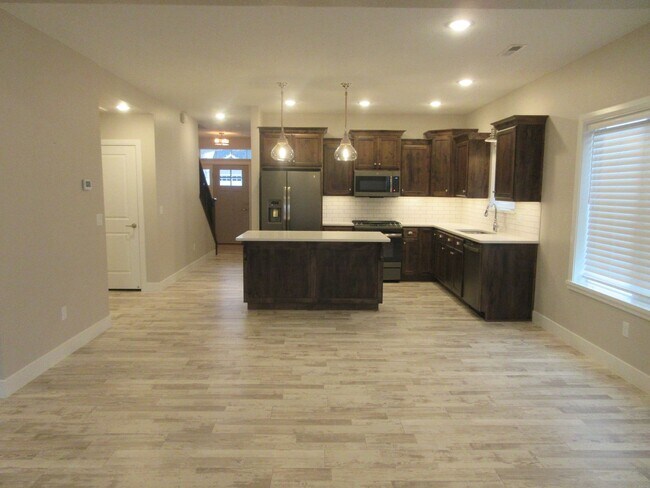 Foto del edificio - 3 bed 2.5 bath - Single Family Home in Crescent Hills