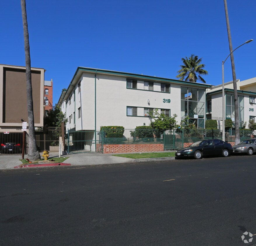 Mariposa Terrace Apartments in Los Angeles, CA