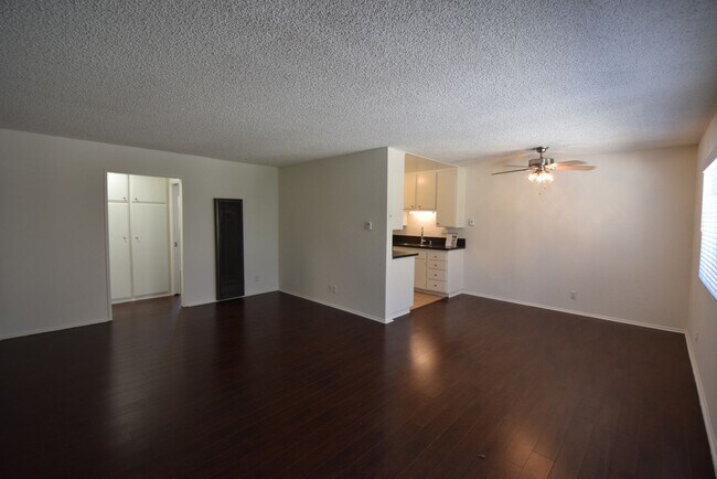 Building Photo - 24411 Newhall Ave