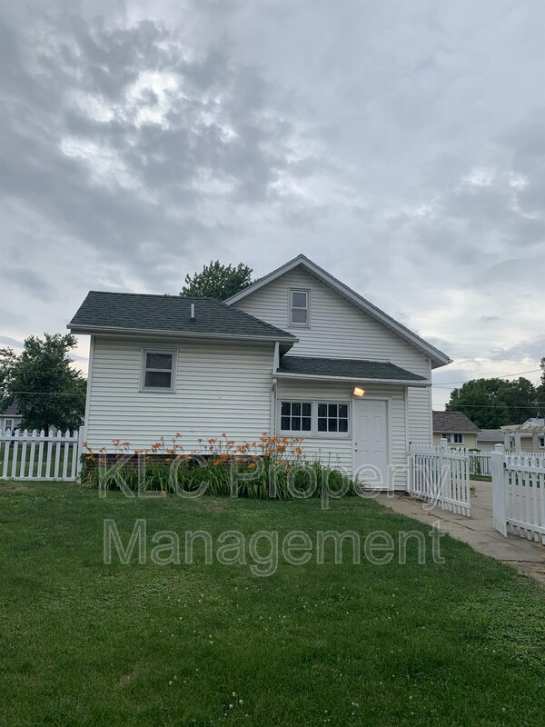 Building Photo - 3903 69th St