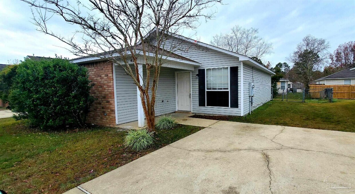 425 Pine Crescent Way, Pensacola, FL 32506 House Rental in Pensacola