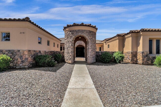 Building Photo - 3791 E Sunnydale Dr