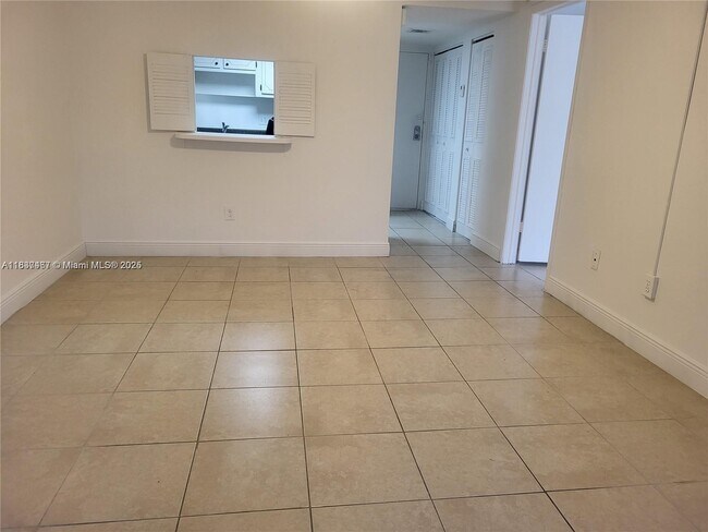 Building Photo - 14301 N Kendall Dr