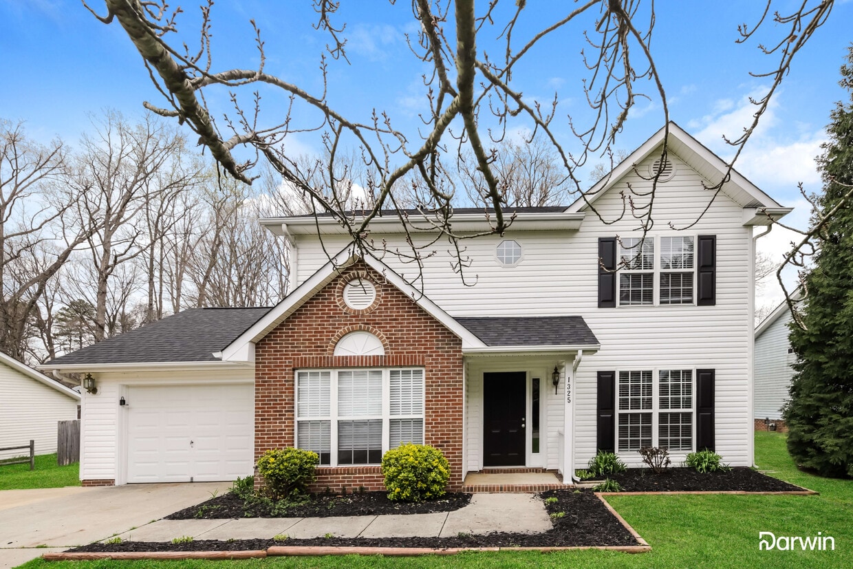 1325 Somerset Crossing Lane, Kernersville,... House Rental in