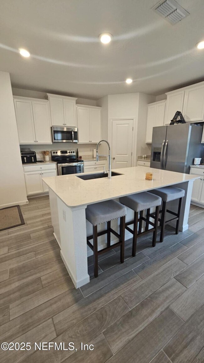 Building Photo - 9852 Lemon Balm Wy