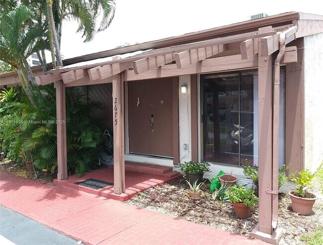 Building Photo - 2675 Parkview Dr S