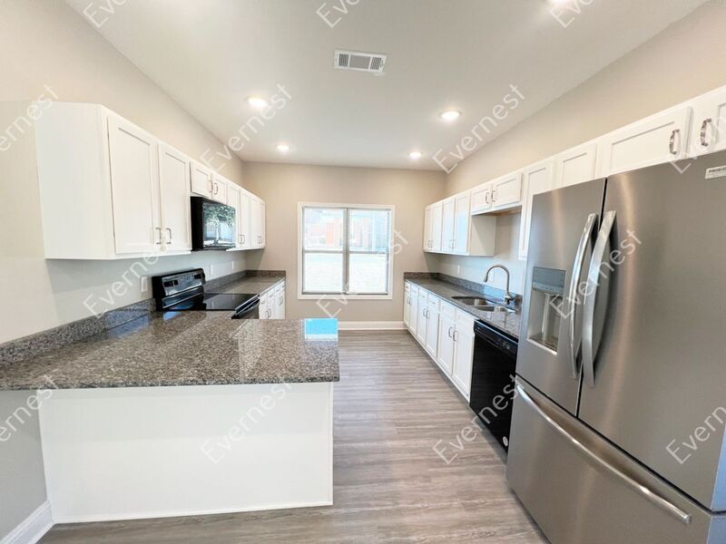 Foto principal - 210 W Hickory St