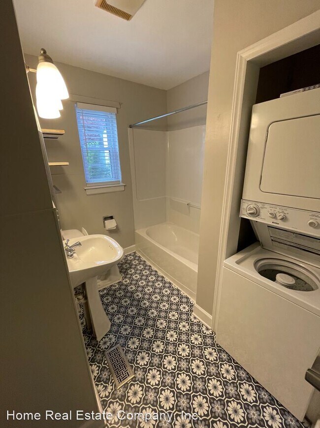 Building Photo - 1 br, 1 bath House - 806 N. Avalon Road Apt D