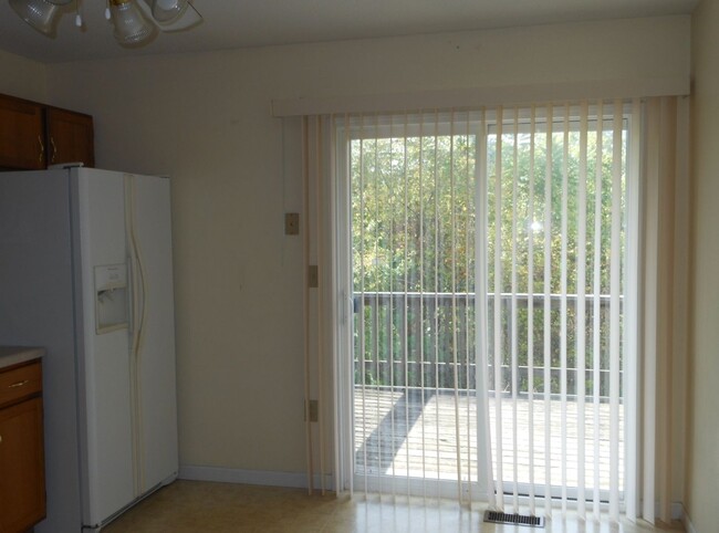 Foto del edificio - Three Bedroom Two Bath Home with Walkout B...