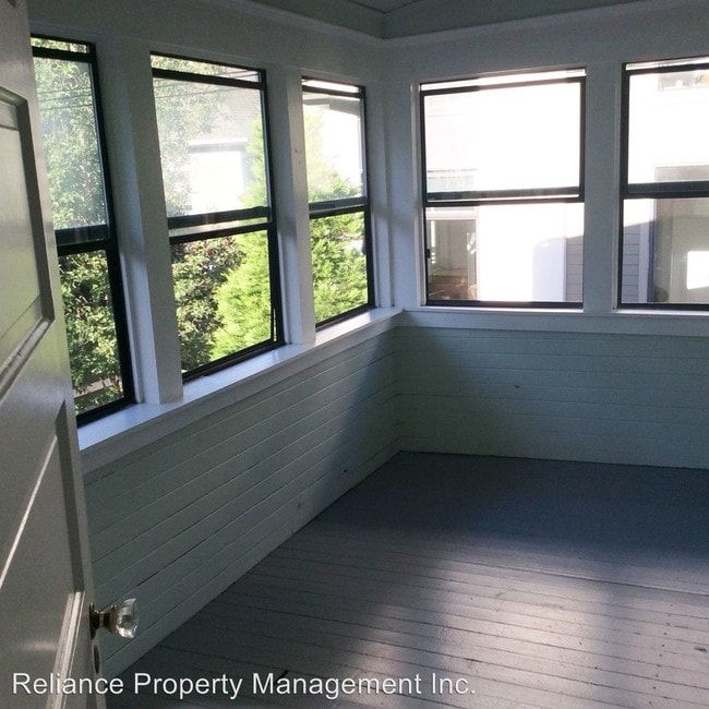 Building Photo - 1126 NE Tillamook St