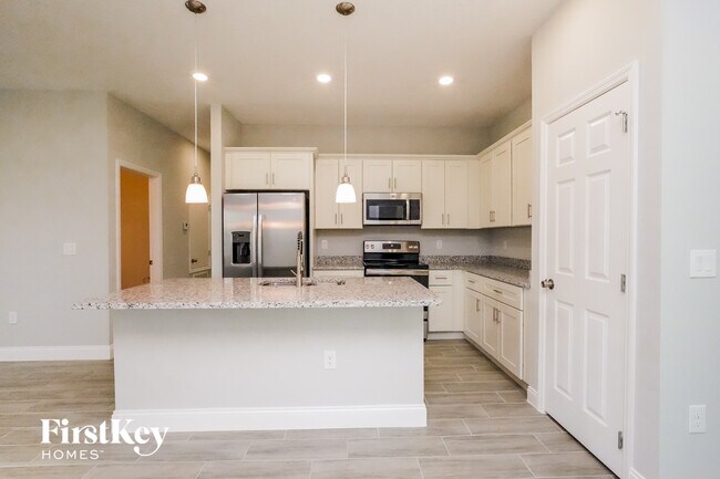 Building Photo - 453 Magpie Ct