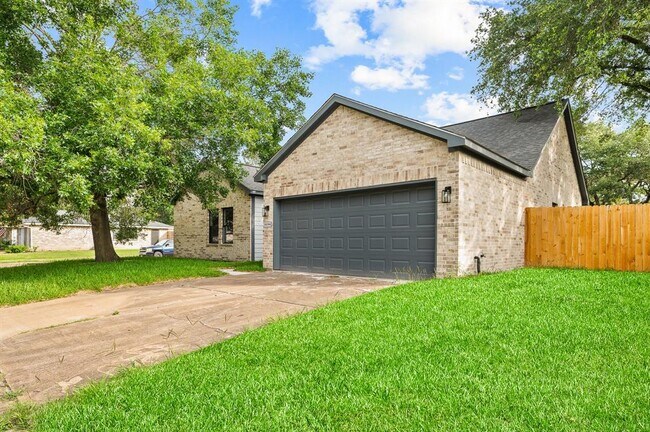 Building Photo - 16346 Summer Dawn Ln