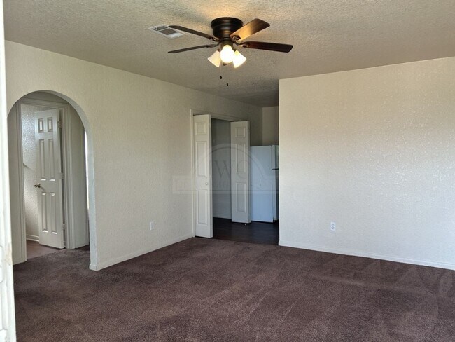 Foto del edificio - 1600 Dugger Cir