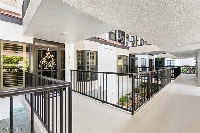 Foto del edificio - 305 La Peninsula Blvd