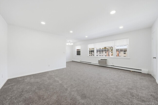 Foto del edificio - 240 S Broadway