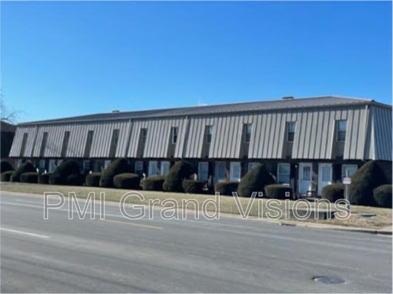Building Photo - 1624 University Dr