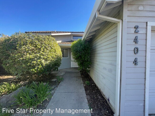Building Photo - 3 br, 2 bath House - 2404 Floyd Ave