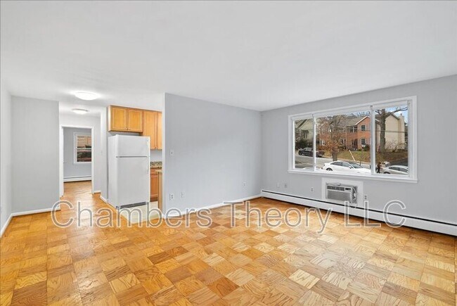 Building Photo - 945 N Barton St