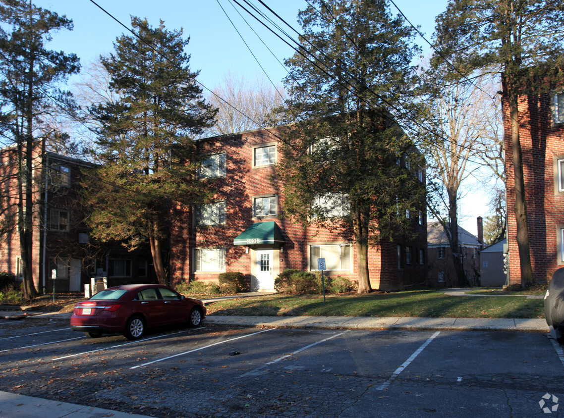 Foto principal - 8806 Bradford Rd